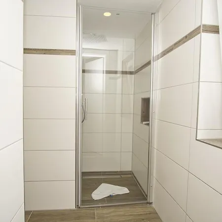 Ferienhus - Mit Terrasse, Gratis Nutzung Vom Ahoi Erlebnisbad Und Sauna In Sellin 펜션 *