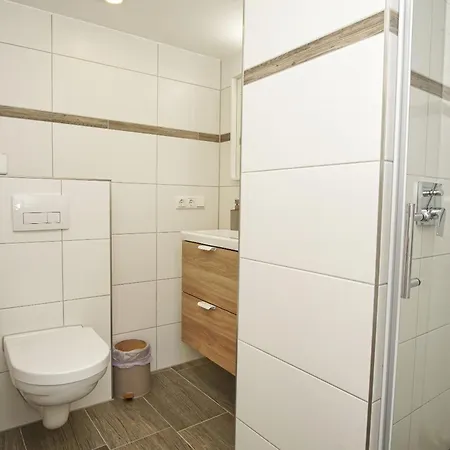 Ferienhus - Mit Terrasse, Gratis Nutzung Vom Ahoi Erlebnisbad Und Sauna In Sellin Ferienhaus *