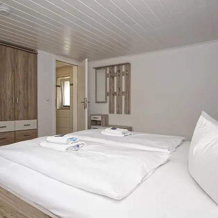 Ferienhaus Ferienhus - Mit Terrasse, Gratis Nutzung Vom Ahoi Erlebnisbad Und Sauna In Sellin Baabe